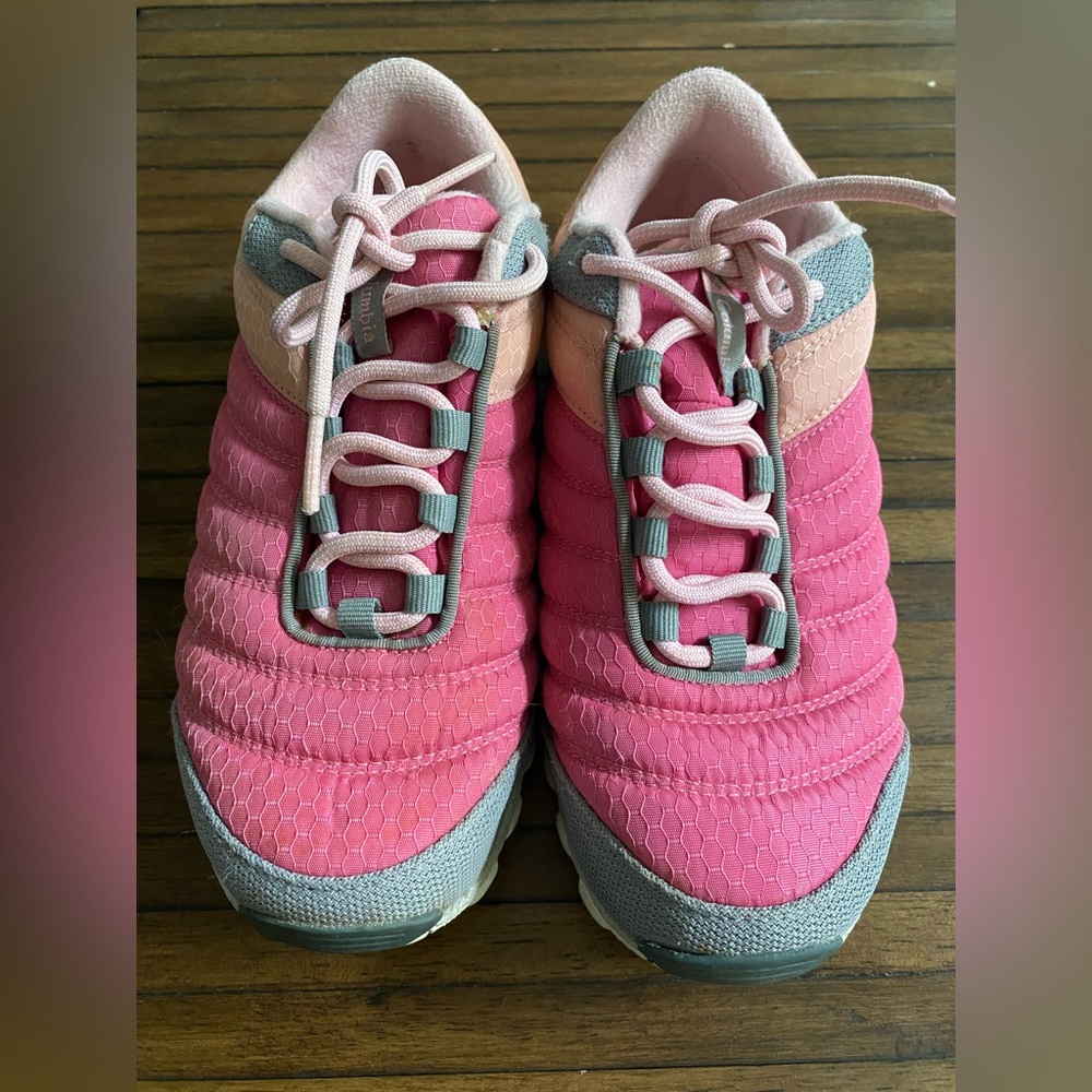 Columbia two-tone pink/gray waterproof hiking sneakers excellent condition